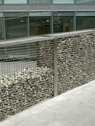 Lucile Bertrand - Mur de galets
